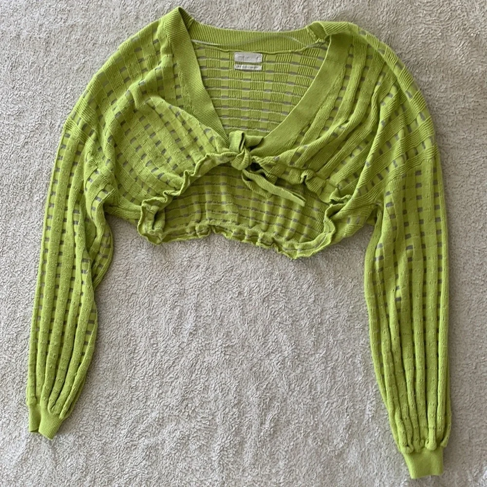 🌸Urban Outfitters | Tie Front Crop Top - Picture 2 of 4